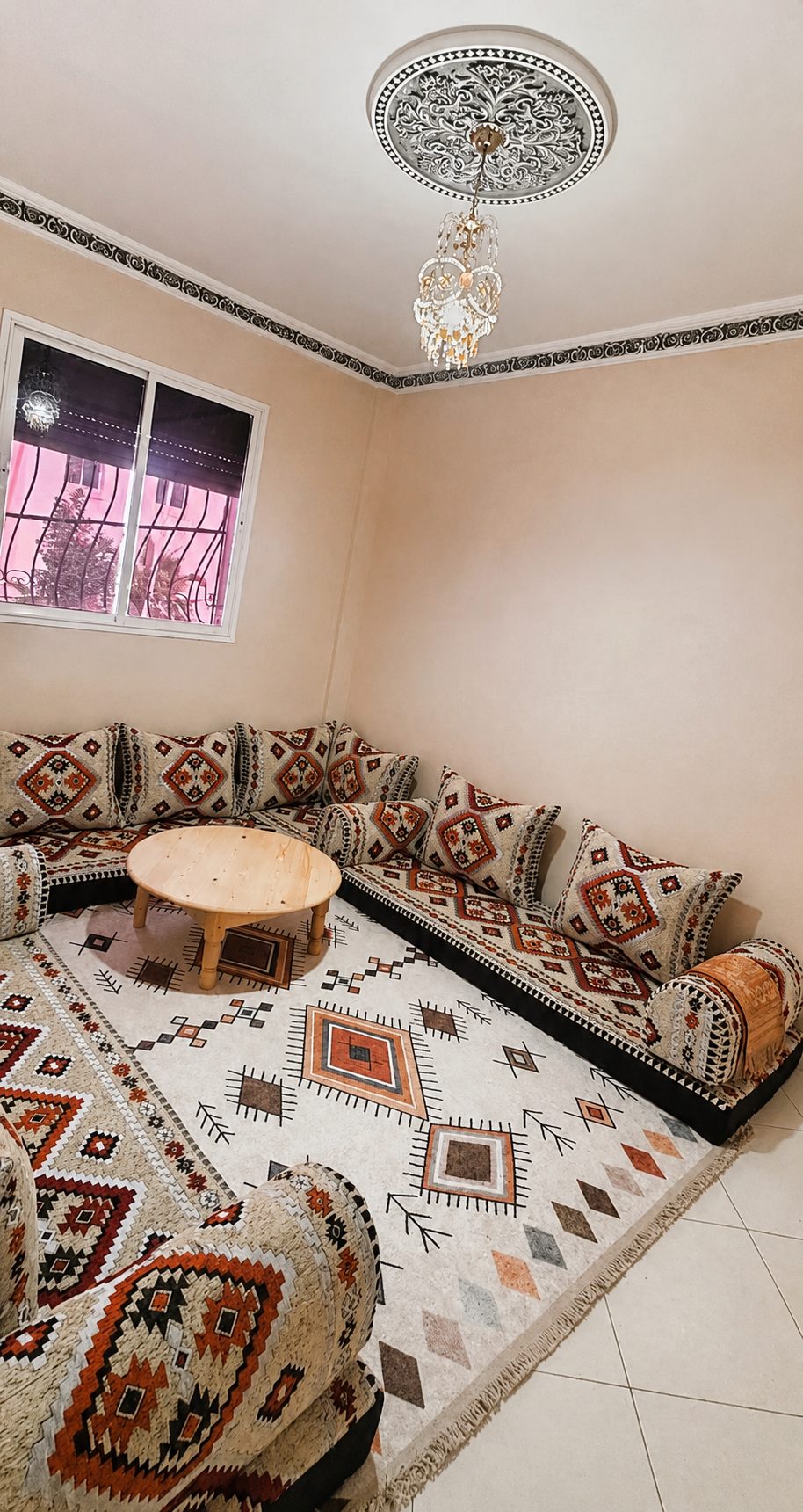 The traditional Moroccan salon at Taddart N'Zahra